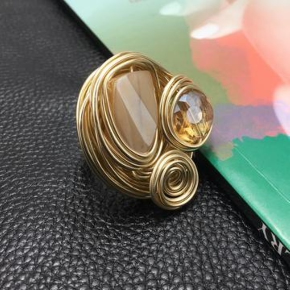 Unique Ring - Picture 5 of 6